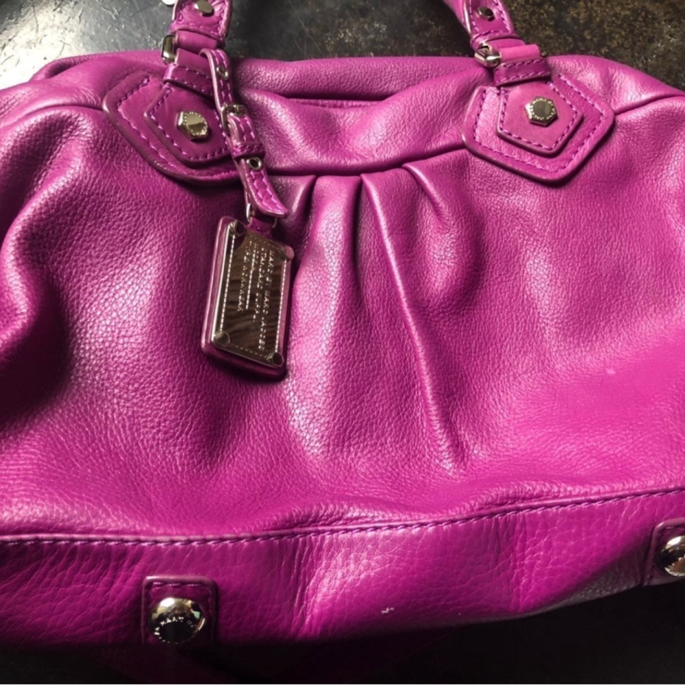 POSH STORE CLOSING
Marc by Marc Jacobs classic Q groovee
